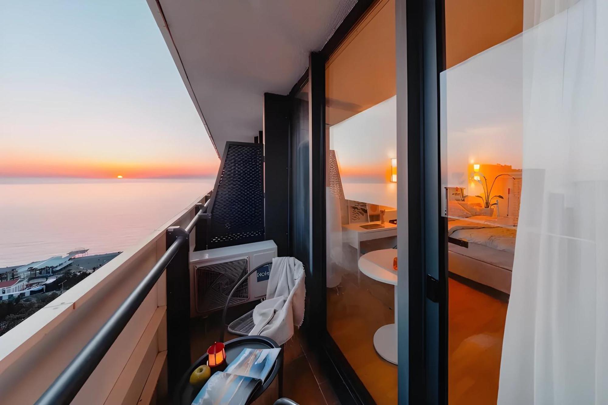 Luxury Orbi City Sea View Aparthotel Batumi Exterior foto