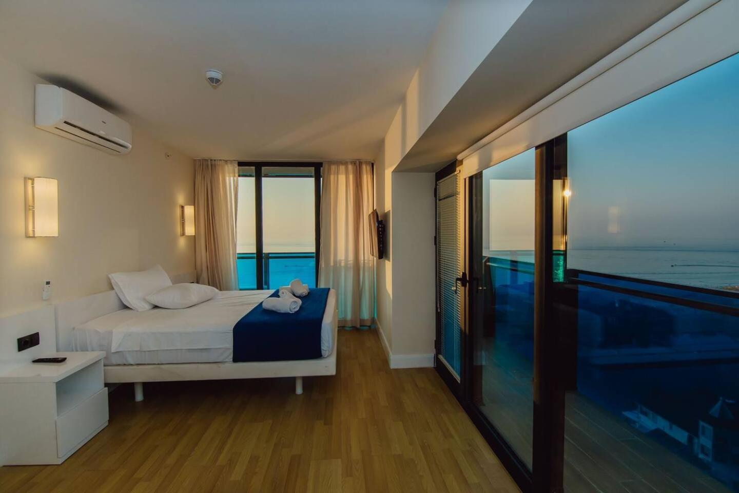 Luxury Orbi City Sea View Aparthotel Batumi Exterior foto