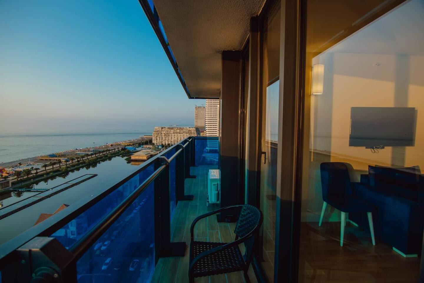 Luxury Orbi City Sea View Aparthotel Batumi Exterior foto