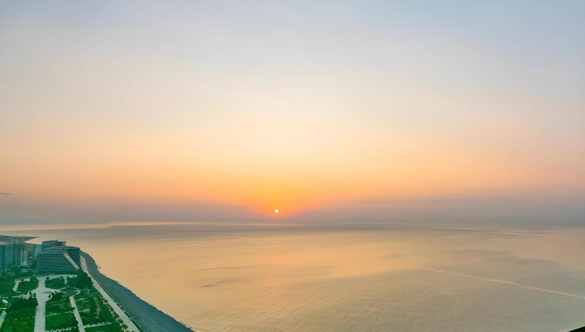 Luxury Orbi City Sea View Aparthotel Batumi Exterior foto