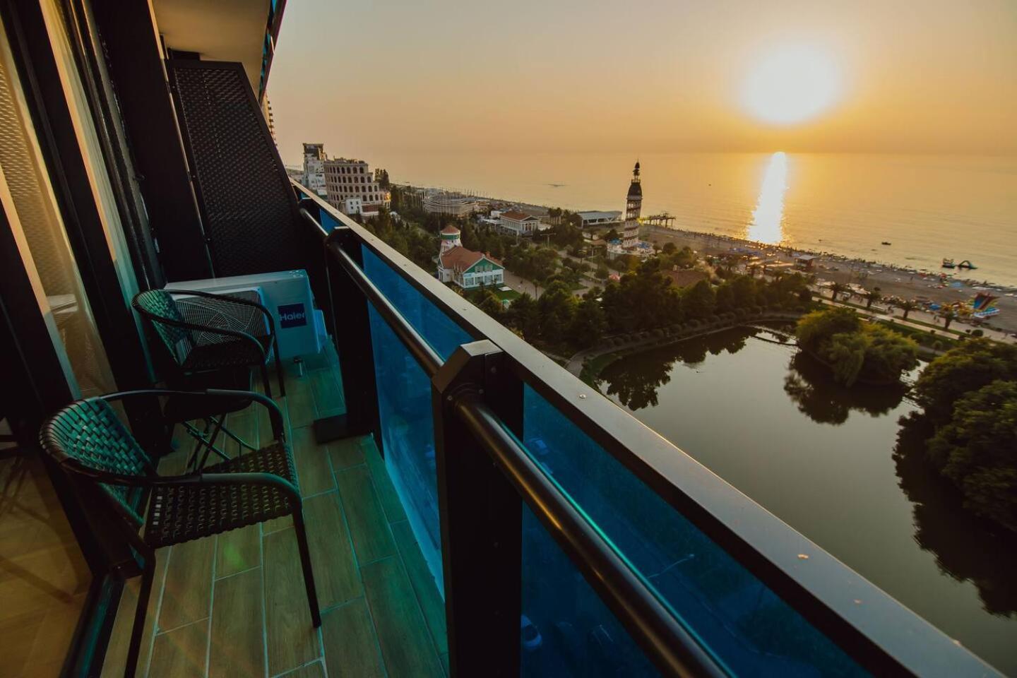 Luxury Orbi City Sea View Aparthotel Batumi Exterior foto